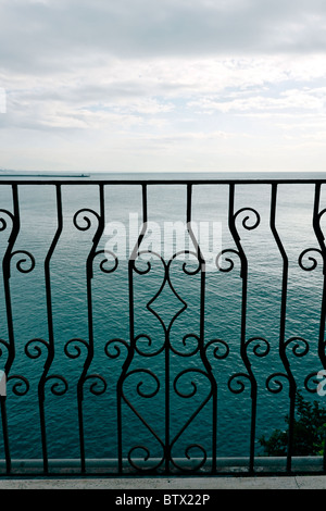 Balcon sur la mer de Vietri sul Mare, Costiera Amalfitana, Salerne, Campanie, Italie Banque D'Images