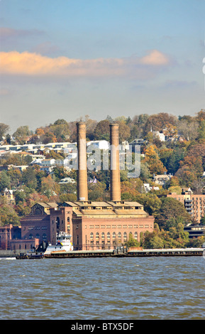 Vue de la centrale électrique de Glenwood abandonnés sur les rives de la rivière Hudson Yonkers NY Banque D'Images