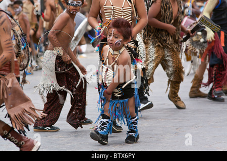 Les troupes de danse autochtones de tout le Mexique célébrer de San Miguel Arcangel, le saint patron de San Miguel de Allende en Octobre Banque D'Images