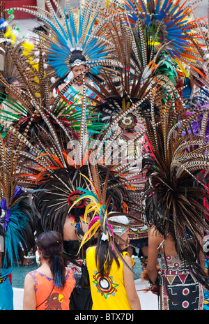 Les troupes de danse autochtones de tout le Mexique célébrer de San Miguel Arcangel, le saint patron de San Miguel de Allende en Octobre Banque D'Images