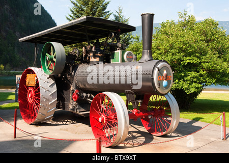 1915 65 cas de la puissance du tracteur à vapeur, situé à trois Valley Motel, Three Valley Gap, British Columbia, Canada Banque D'Images