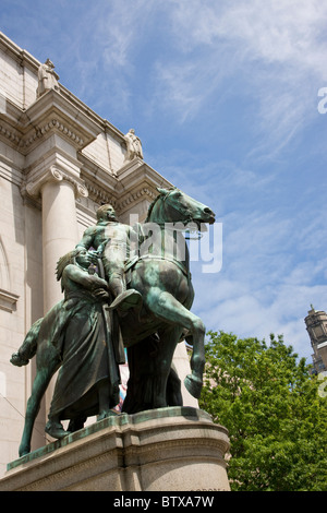 Statue en bronze du Président Theodore Roosevelt à l'extérieur de l'American Museum of Natural History Banque D'Images