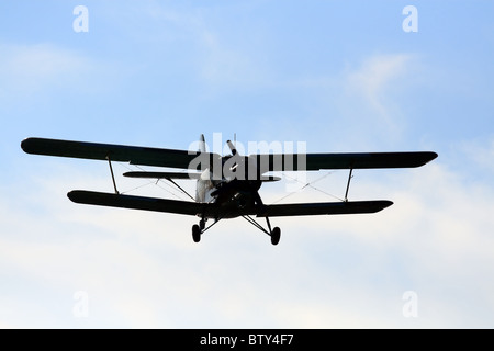 Double-decker , avions Antonov An-2 dans l'air. Banque D'Images