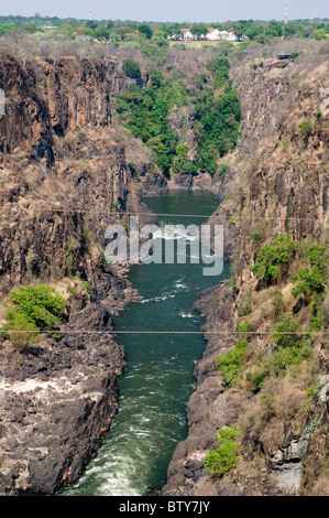 Vu du pont, Victoria Falls Hotel se trouve à la tête de la gorge, le Zimbabwe Zambèze Banque D'Images