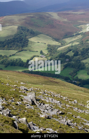 Le Vale d'Grwyney depuis le Pain de Sucre Mynydd Pen-y-automne Abergavenny Monmouthshire au Pays de Galles Banque D'Images