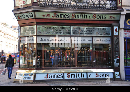 James Smith & Sons Boutique parapluie (est.1830), New Oxford Street, Bloomsbury, London Borough of Camden, Greater London, Angleterre, Royaume-Uni Banque D'Images