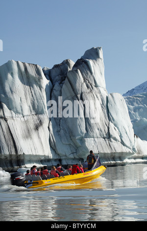 Les icebergs et les touristes sur les Explorateurs Glacier Glacier Tasman, bateau, lac Terminal / Aoraki Mt Cook National Park, New Zealand Banque D'Images