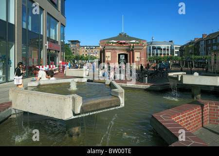 Fussgaengerzone Berliner-Tor-Platz mit Berliner Tor und Brunnen à Wesel Niederrhein, Nordrhein-Westfalen, Banque D'Images