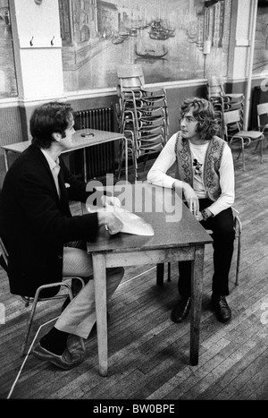 Le cast de Monty Python's Flying Circus pendant les répétitions en Acton travaillant Mens Club en octobre 1970 Banque D'Images