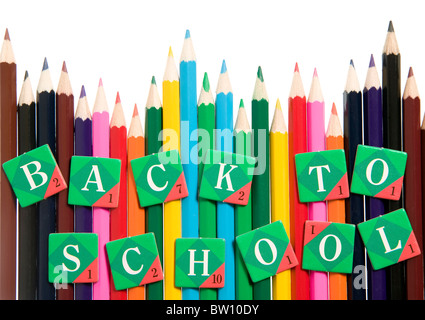 Crayons placés dans divers commande pour retourner à l'école Banque D'Images