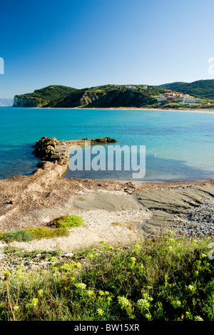 Plage de San Stefano et du vieux port, nord ouest de Corfou, îles Ioniennes, Grèce Banque D'Images