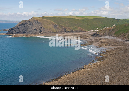 Vue sur Crackington Haven vers Pencannow Point sur la côte nord des Cornouailles Banque D'Images