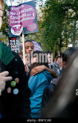 Protester par Londres contre le racisme et l'Islamophobie la BNP l'EDL Banque D'Images