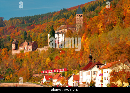 L'Allemagne, l'Odenwald : Automne à Zwingenberg à Rivière Neckar Banque D'Images