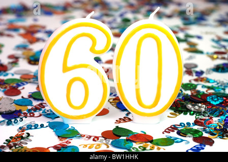 Numéro 60 bougie célébration de confettis. Banque D'Images