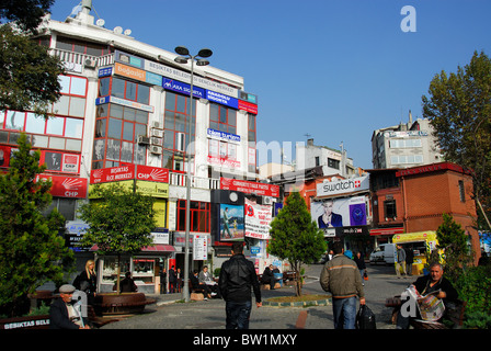 ISTANBUL, TURQUIE. Une scène de rue dans le quartier de Besiktas de la ville. 2010. Banque D'Images