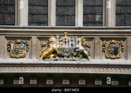 Armoiries royales au-dessus de entrée de l'abbaye de Westminster Banque D'Images