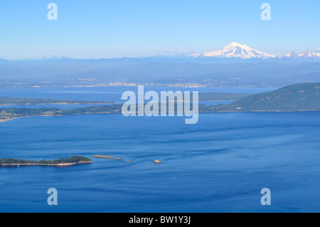 Des vues sur le Puget Sound de Orcas Island au mont Baker et les Cascades nord, l'état de Washington. Banque D'Images