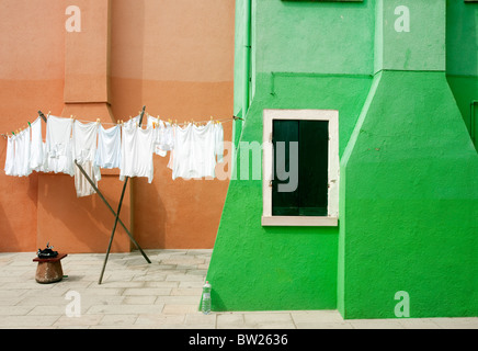Maisons colorées de Burano dans village près de Venise en Italie Banque D'Images