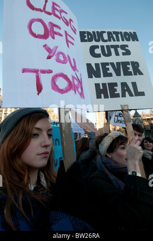 Les étudiants et les professeurs démontrer contre l'augmentation proposée des frais de scolarité. Le 10 novembre 2010 Banque D'Images