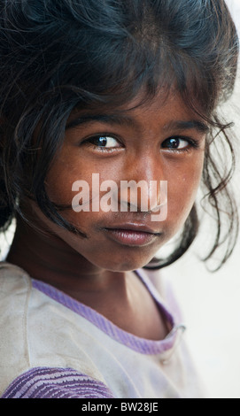 Happy young Indian street girl smiling. L'Andhra Pradesh, Inde Banque D'Images