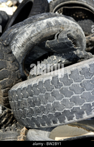 Recycler les pneus des véhicules d'usine écologique de l'industrie de l'environnement des déchets Banque D'Images