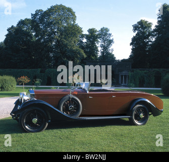 Rolls-Royce Phantom II, 1933 dans le jardin du palais vieille voiture ancienne cabriolet décapotable vintage Banque D'Images