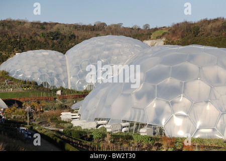 Vue extérieure de l'Eden Project Biomes Cornish gardens St Austell Cornwall UK L'automne à l'hiver Banque D'Images