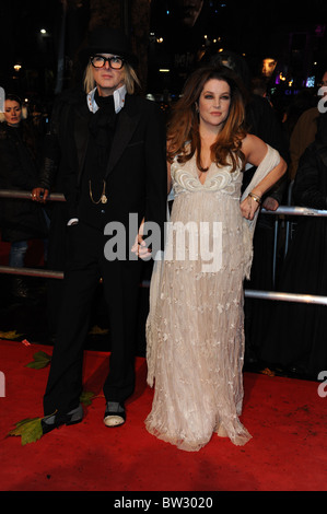 MICHAEL LOCKWOOD & Lisa Marie Presley HARRY POTTER ET LES RELIQUES - PARTIE 1 - PREMIERE FILM LEICESTER SQUARE LONDRES EN Banque D'Images