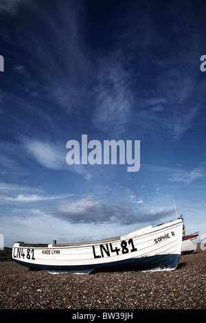 Les bateaux de pêche du crabe sur le CLAJ beach - North Norfolk - Angleterre Banque D'Images