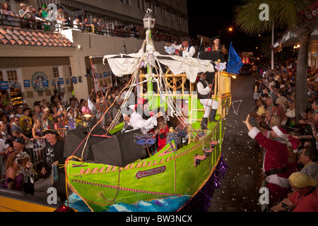 Fêtards costumés pendant Fantasy Fest parade halloween à Key West, en Floride. Banque D'Images