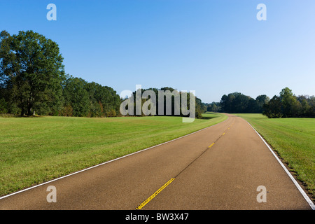 Le Natchez Trace Parkway entre Lorman et Natchez, Mississippi, USA Banque D'Images