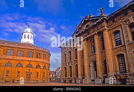 Le Sheldonian Theatre (à gauche) et le bâtiment Clarendon, Oxford, Angleterre Banque D'Images