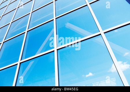 Une partie de mur de l'immeuble de bureaux modernes Banque D'Images