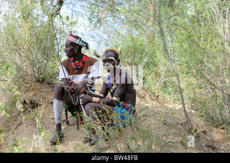 L'Afrique, l'Éthiopie, la vallée de la rivière Omo Tribu Hamer femme avec bodypaint Banque D'Images