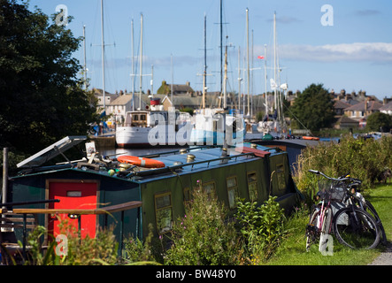 Amarré au bateau étroit Glasson Dock de la Canal de Lancaster Banque D'Images