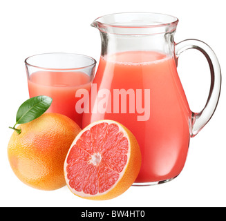 Plein verre et pot de jus de pamplemousse et de fruits à l'avant. Banque D'Images