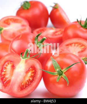 Groupe des tomates rouges mûres. Banque D'Images