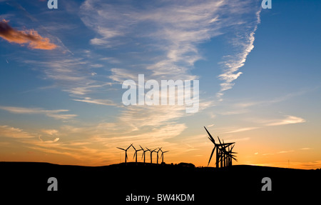 Éoliennes against a sunset Banque D'Images