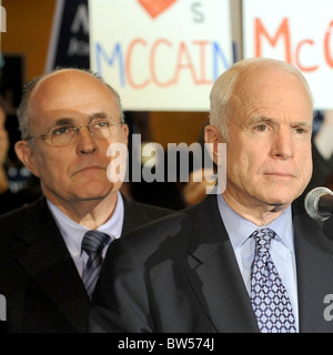 Rudy Giuliani soutient le sénateur John McCain en campagne électorale présidentielle Rally Banque D'Images