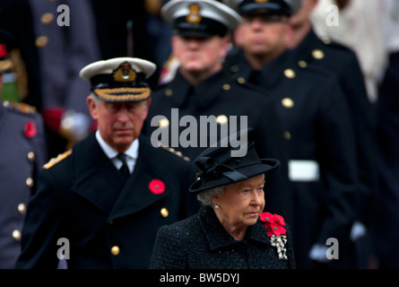 Le Dimanche du souvenir cérémonie tenue au cénotaphe de Whitehall, Londres, et avec la participation de la famille royale britannique 2010 Banque D'Images