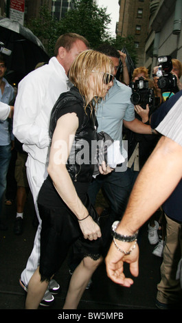 CANDIDS - Madonna et famille participent aux services de la Kabbale Banque D'Images