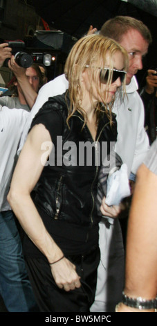 CANDIDS - Madonna et famille participent aux services de la Kabbale Banque D'Images