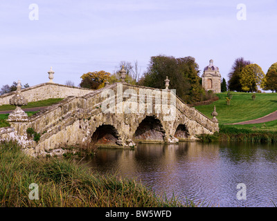 Pont d'Oxford à Stowe Parcs et jardins paysages, Buckingham, Royaume-Uni Banque D'Images