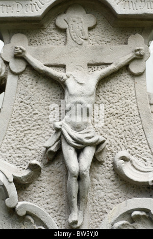 Détruit tombstone. Sculpture du Christ sans la tête. Banque D'Images