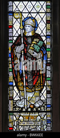 Saint Aidan de Lindisfarne, détail de la Nef côté Nord fenêtre. Église de Saint Michel. Lamplugh, Cumbria, Angleterre, Royaume-Uni Banque D'Images