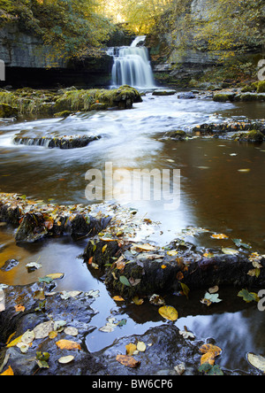 La cascade principale à West Burton tombe dans Wensleydale, Yorkshire Banque D'Images