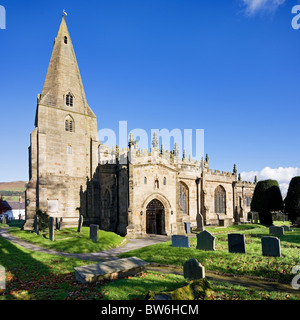 St Peters une église normande dans le pittoresque village de l'espoir dans le coeur de la Derbyshire Peak District U.K Banque D'Images