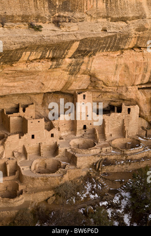 Cliff Palace troglodytisme en hiver, dans le Parc National de Mesa Verde, Colorado, USA. Banque D'Images
