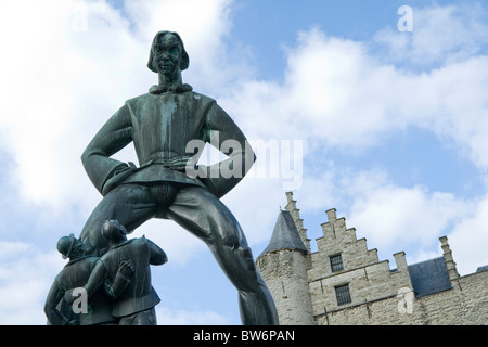 Sculpture de Lange Wapper, faite par Albert Poels en 1963, construit à effrayer les ivrognes Banque D'Images